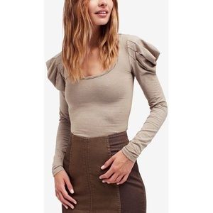 🛍closet closing🛍NWT free people puff striped top